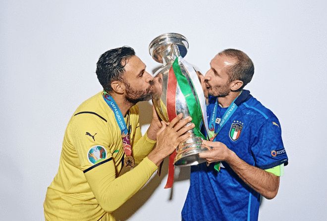 一名年轻球 一名年轻球